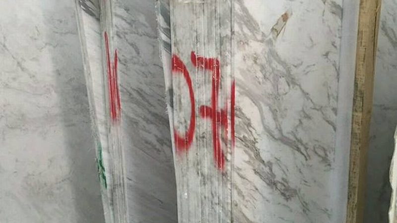 蘑菇石湿贴工艺解析：挂网与否的奥秘